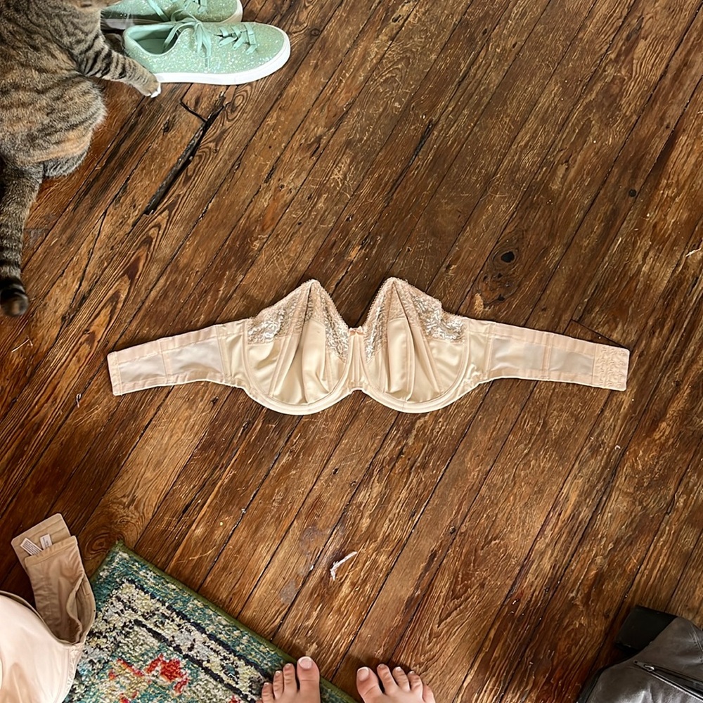 2 strapless bras size 40G strong support!